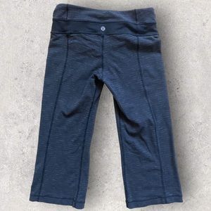 Lululemon grey black heathered cropped yoga leggings size 4